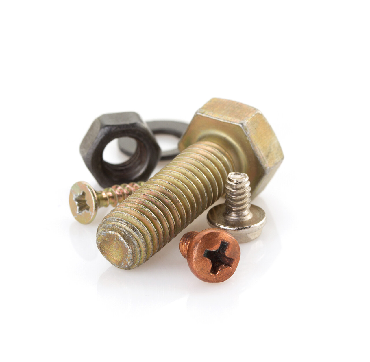 五金工具螺栓螺帽孤立在白色背景上