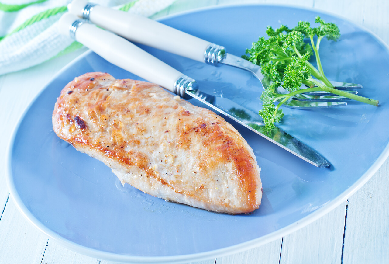 清新减脂餐鸡胸肉和西芹