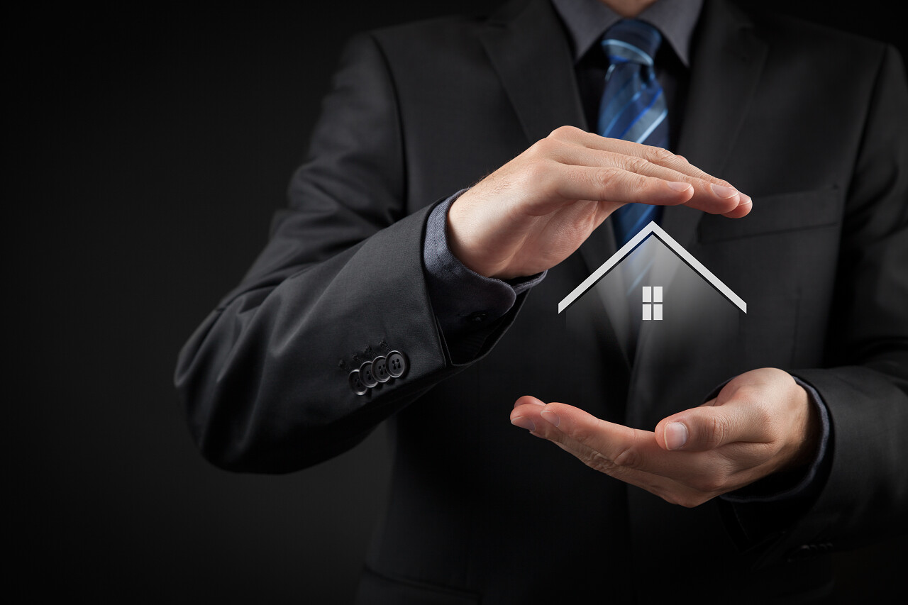 商务商人手保护科技房子手部特写