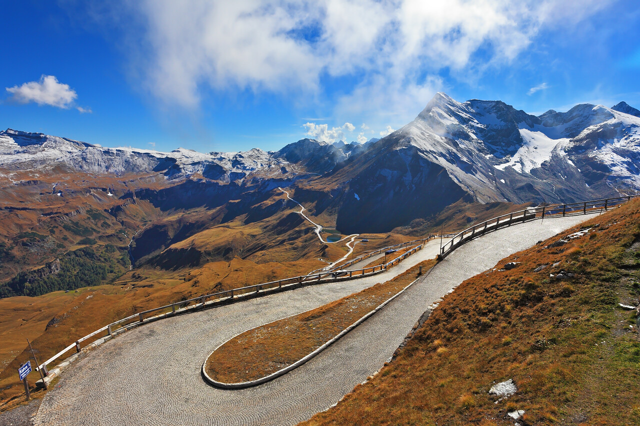 自然风景风景如画的山川全景大道远景