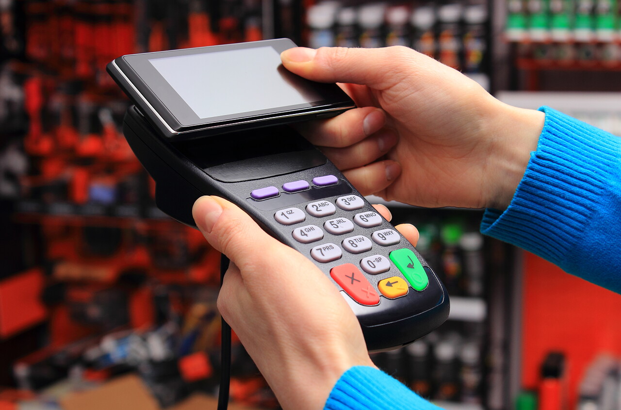 使用pos机刷卡支付的手