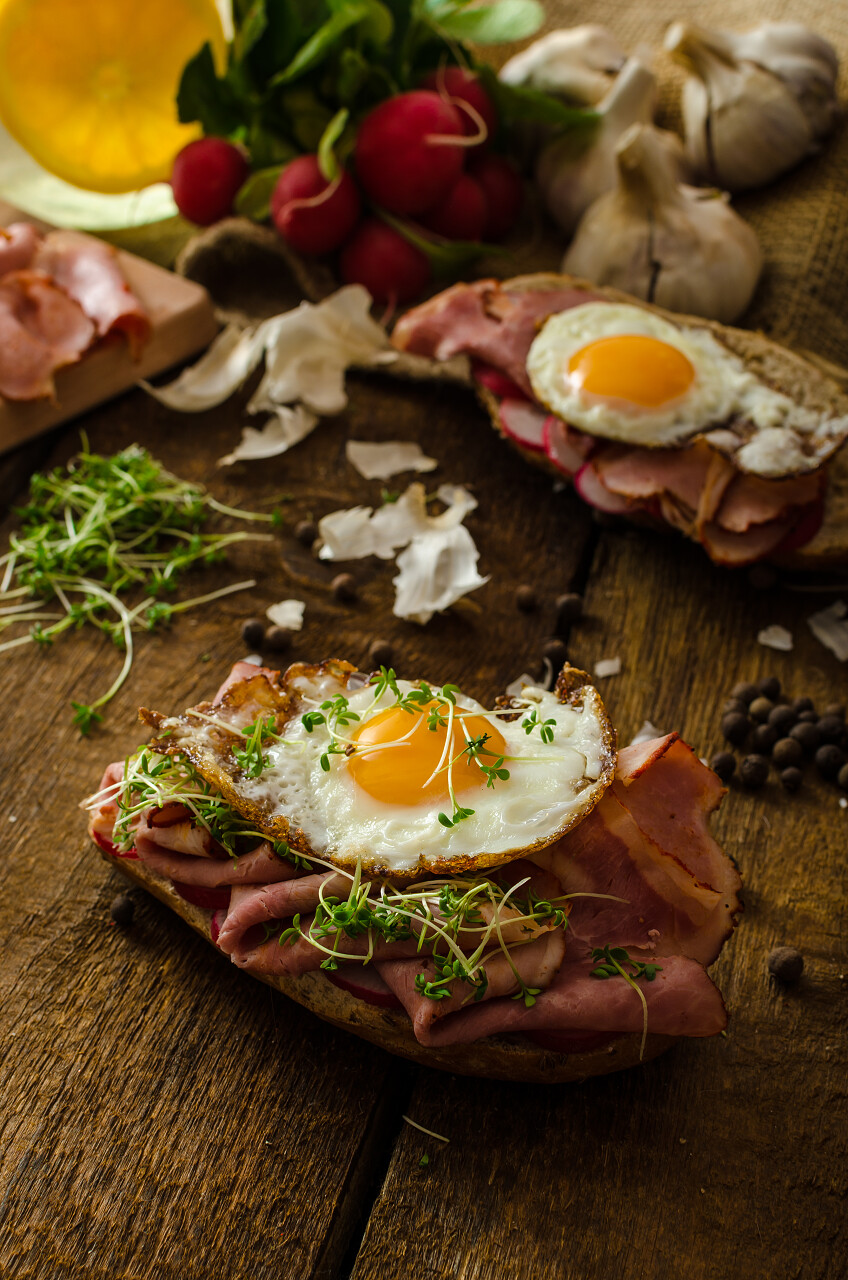 烟熏的火腿三明治