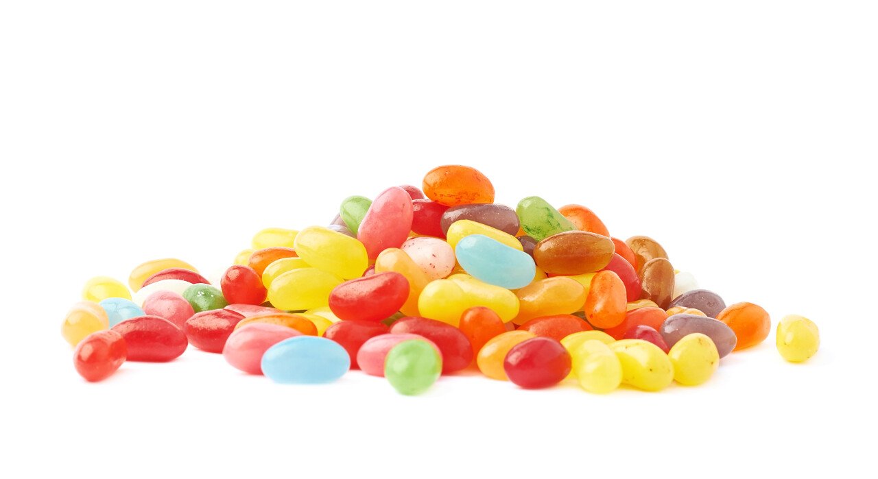 白色背景上面的糖果