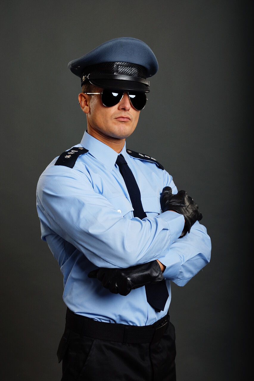 全部武装的警察