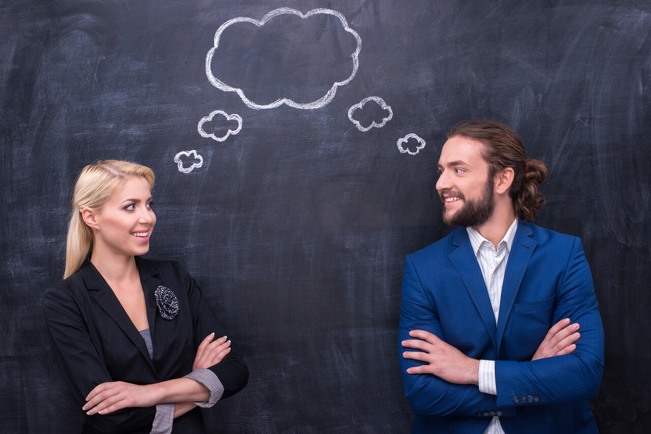 黑色背景上的人物思维