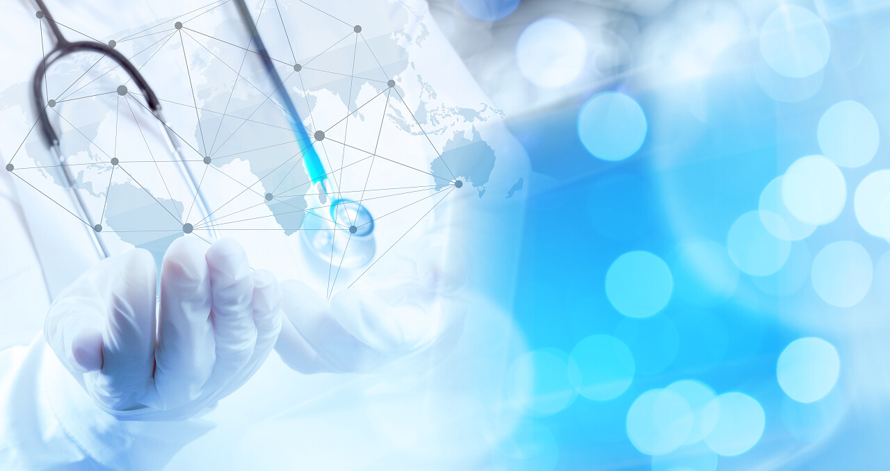 科学家在实验室做实验医疗平台