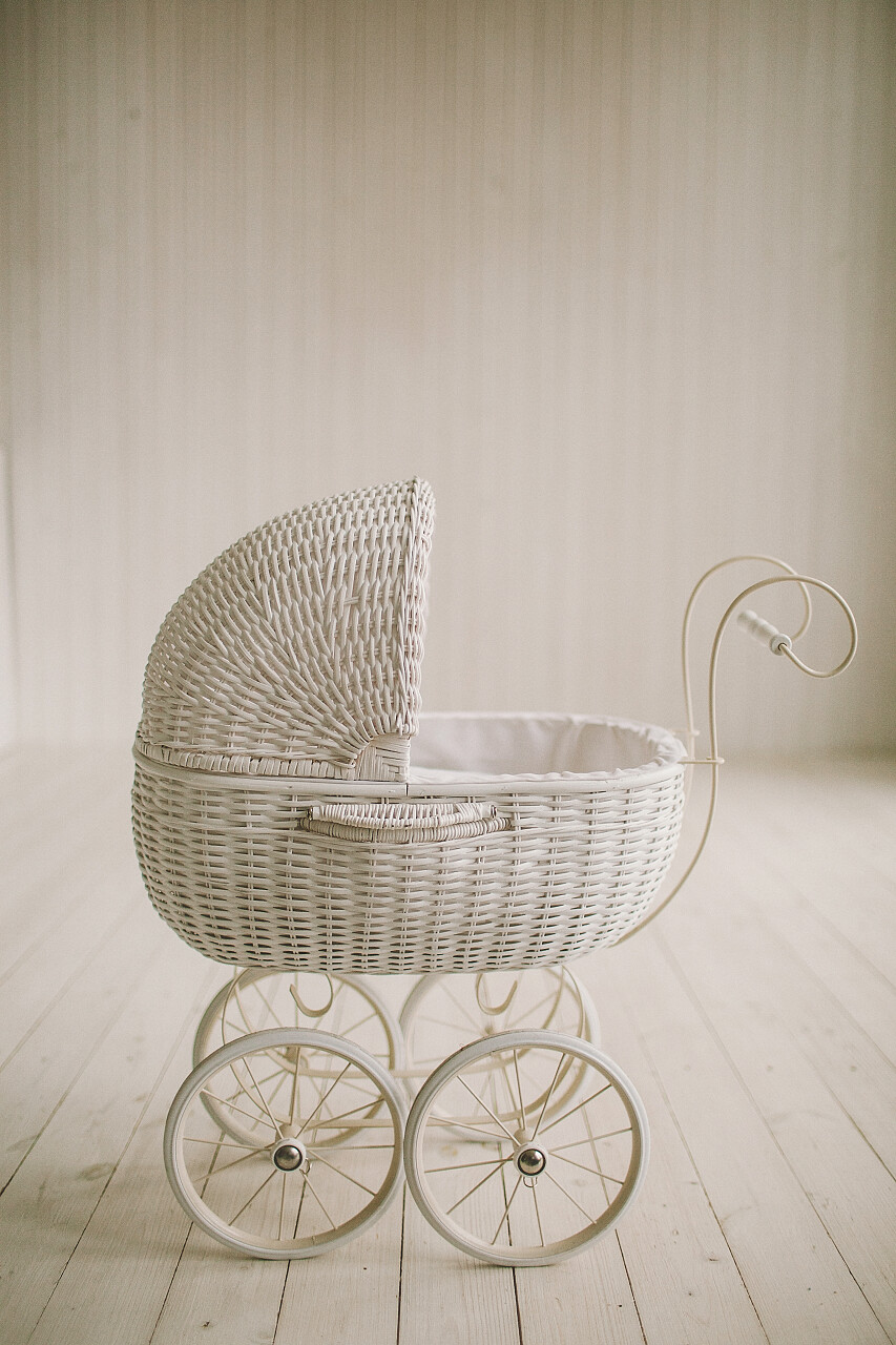 简约装饰婴儿床