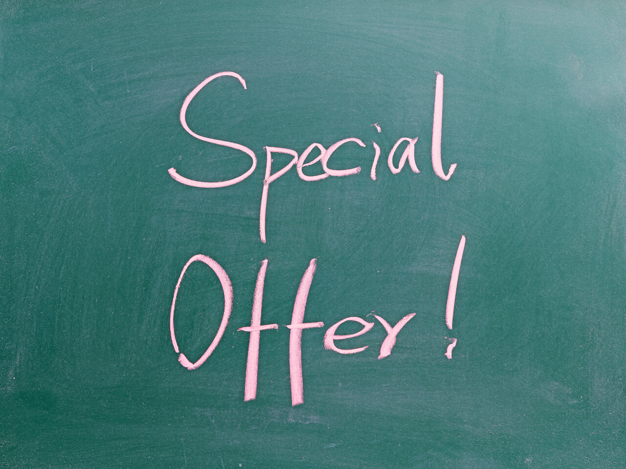 黑板上的特价商品标志