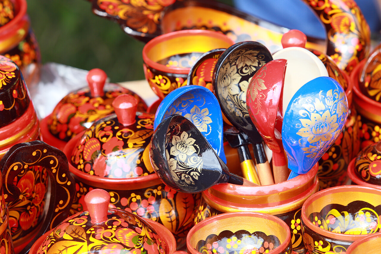 在夏季博览会上以霍克洛马风格绘制的特写木器具