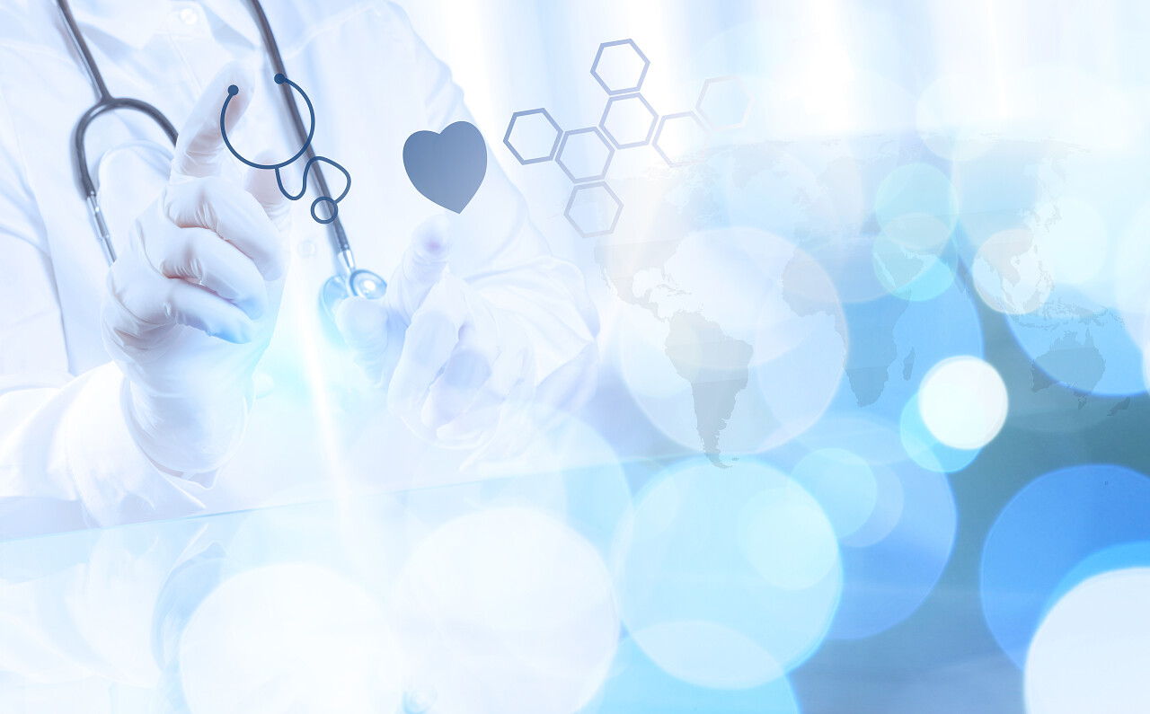 工作与现代计算机接口作为医疗概念的医学医生手医疗平台