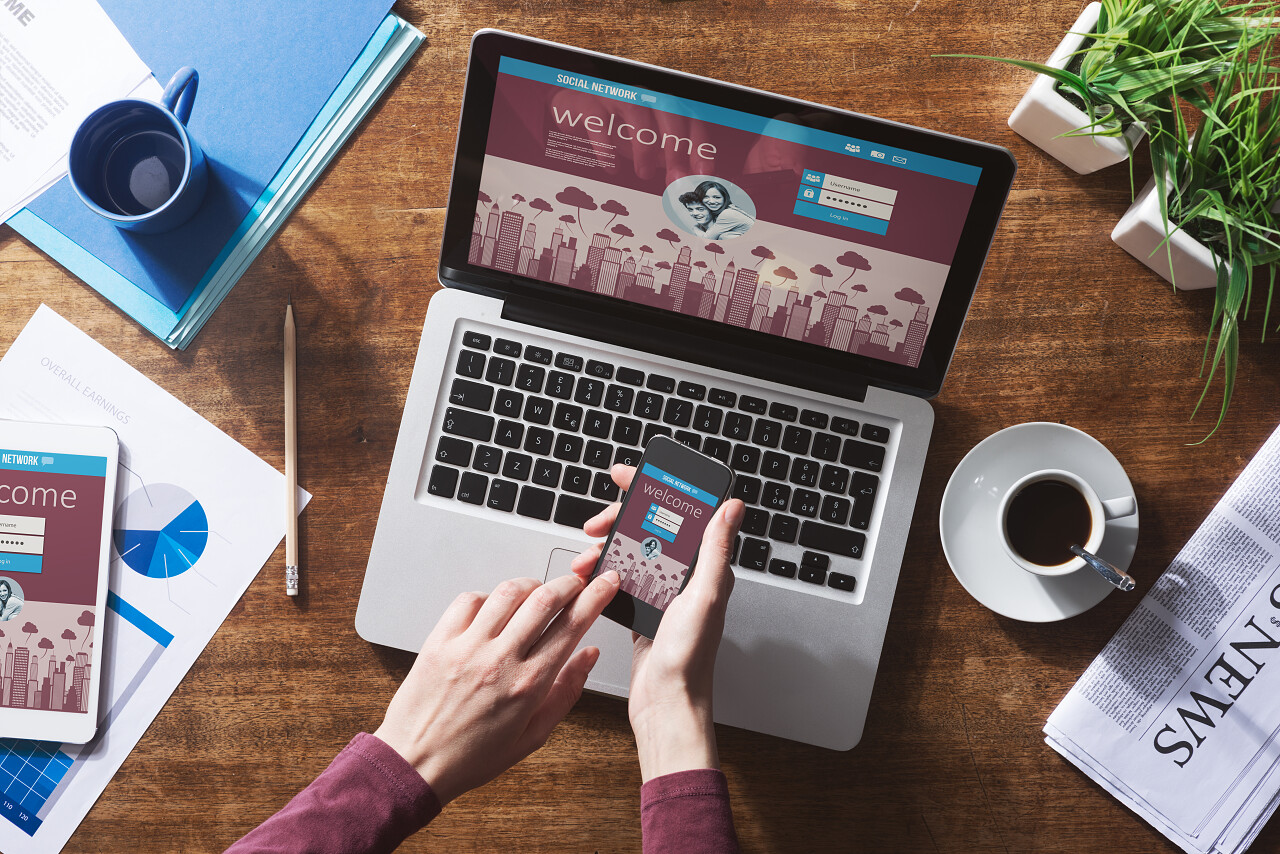 社交网络用户登录网站模拟电脑屏幕