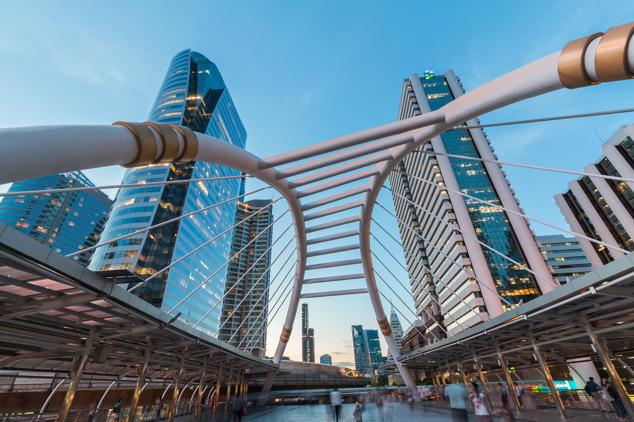 泰国曼谷的天空桥梁和纽带具有里程碑意义的路口沙通泰国旅游