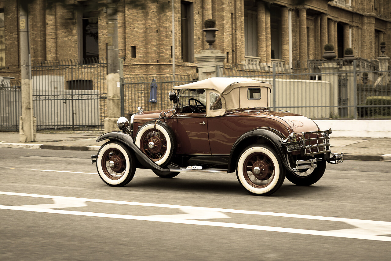 英国砖楼前福特模型豪华敞篷跑车