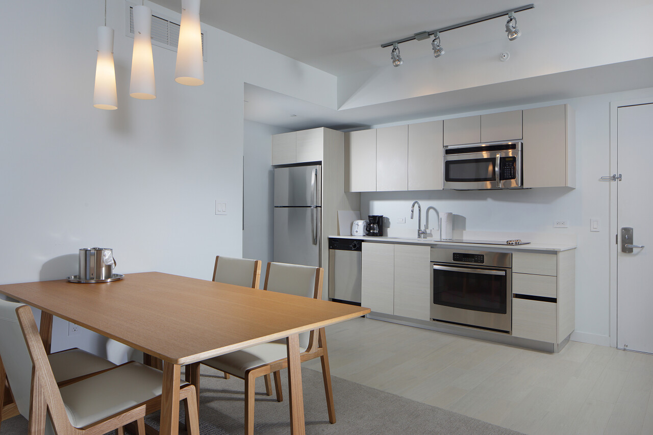 股票形象的一个开放式厨房与餐厅