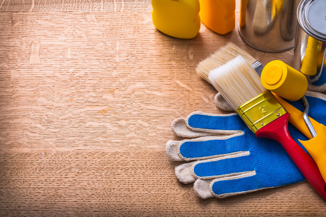 戴防护手套的工具