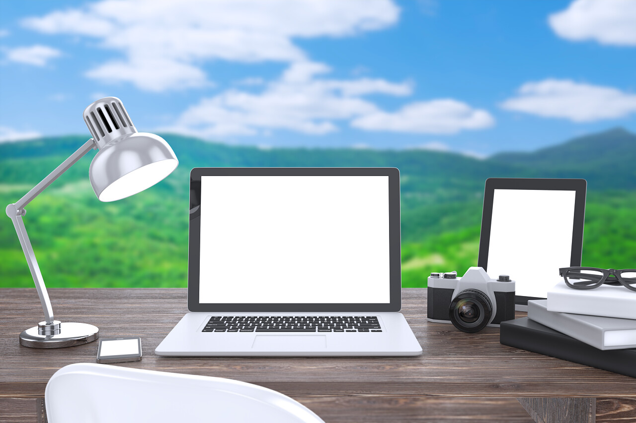 褐色桌子3D插图笔记本电脑室外工作区展示