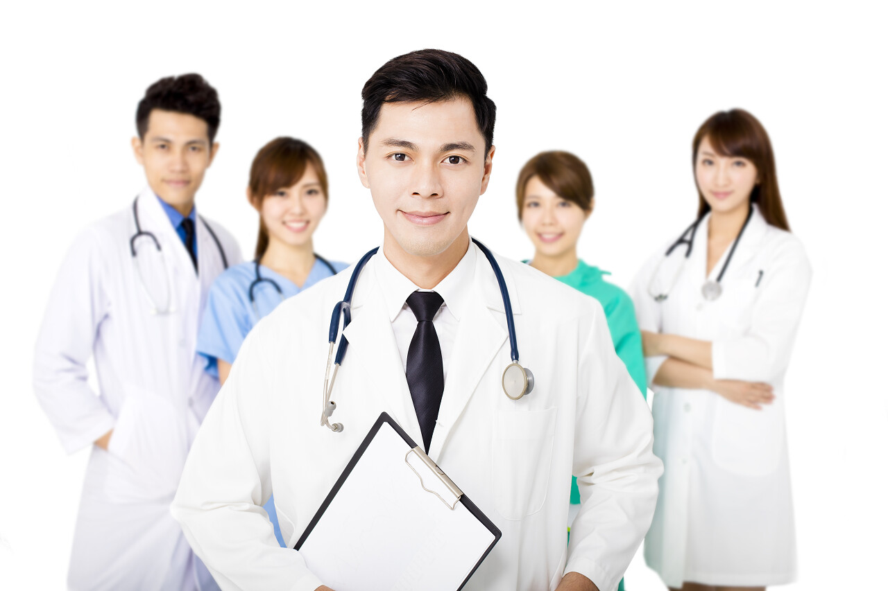 白色背景上微笑医疗团队站在一起开心幸福团队