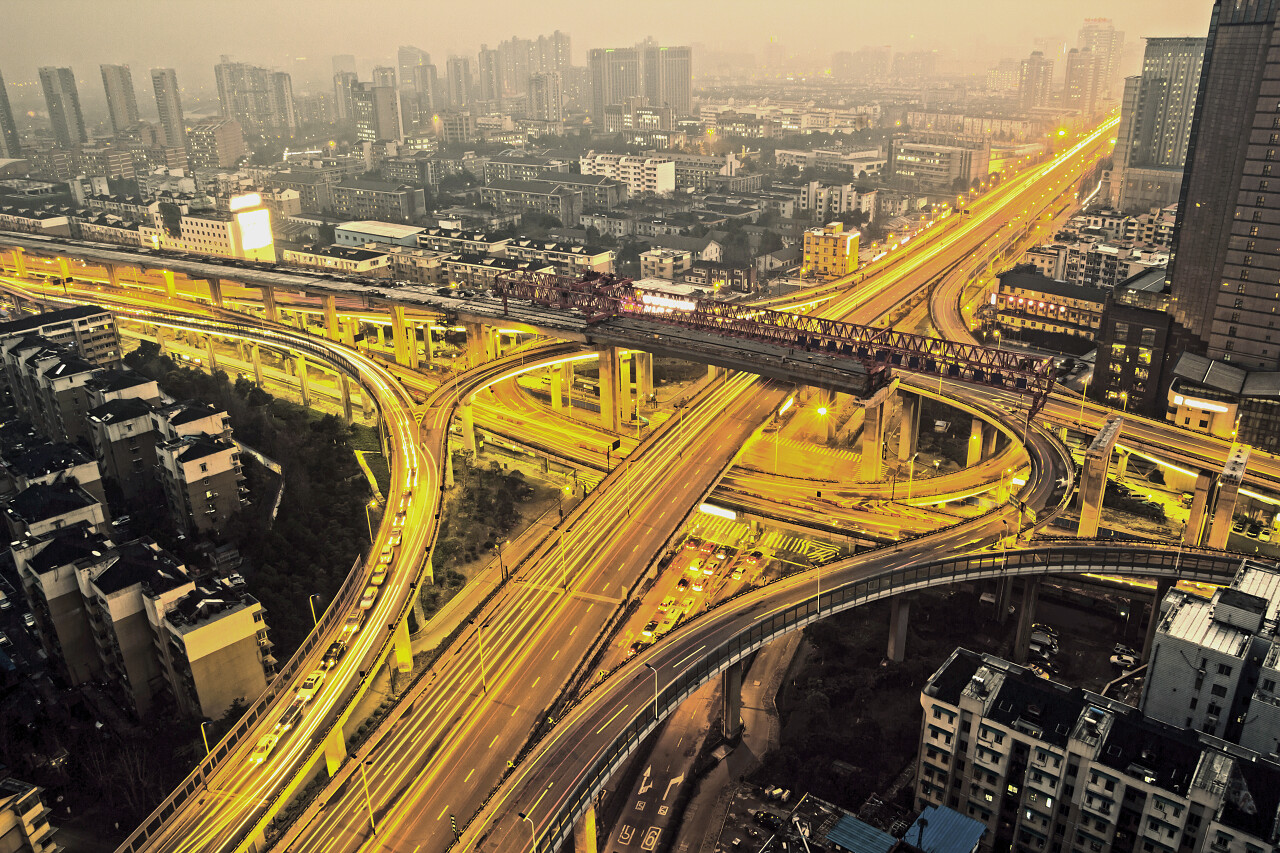 中国长沙夜晚路交叉口美丽景色