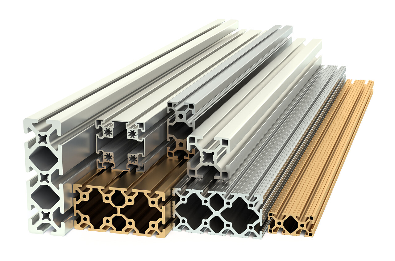 铝型材和孤立的白色背景上的铜型材