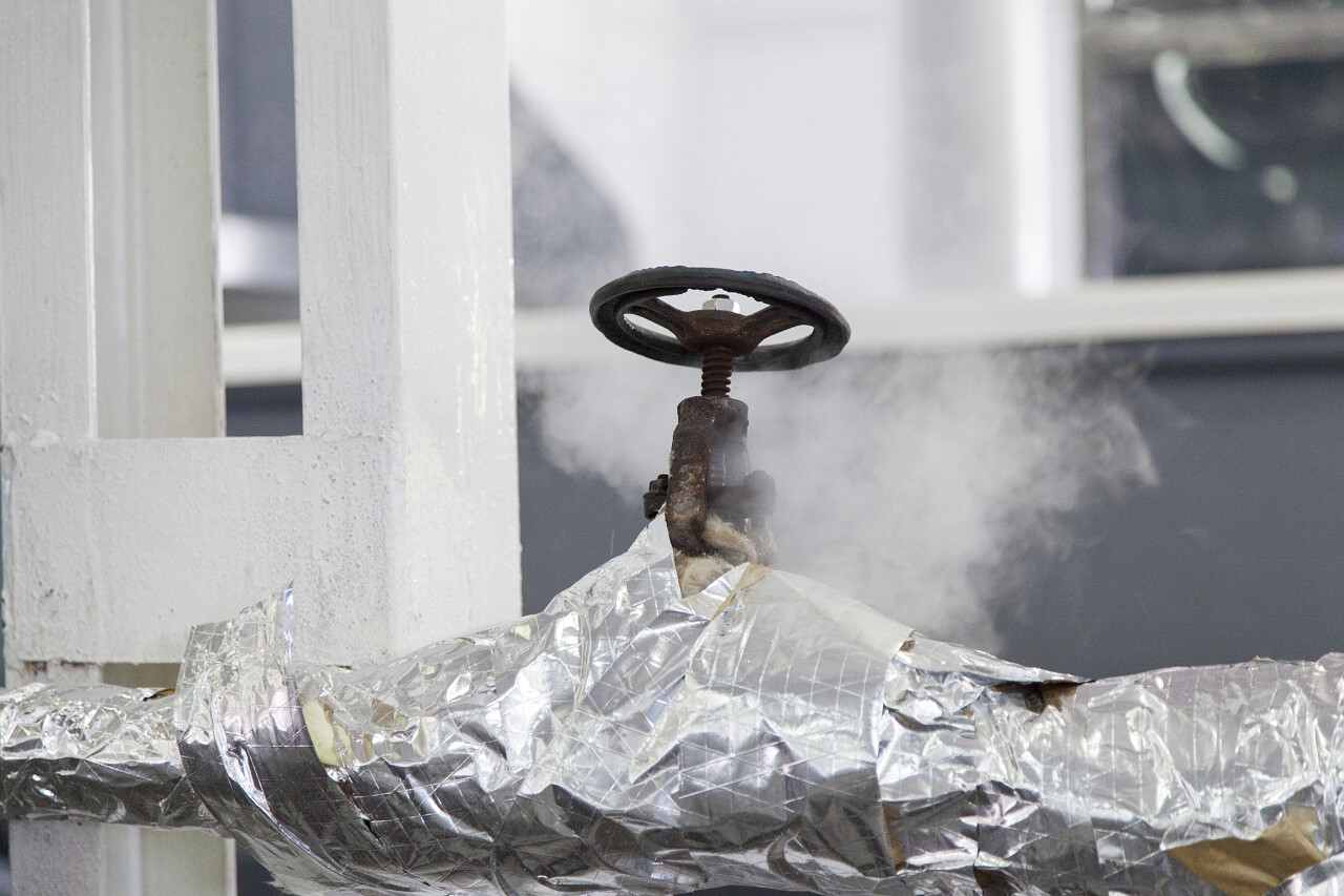 冬日里正在冒着气的开关