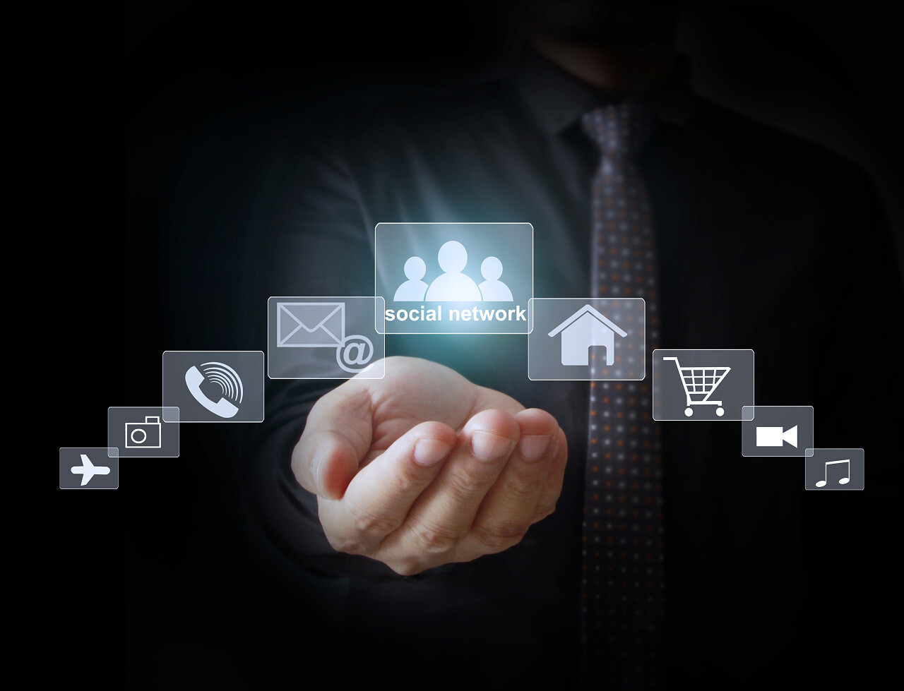手拿社会网络的虚拟的图标