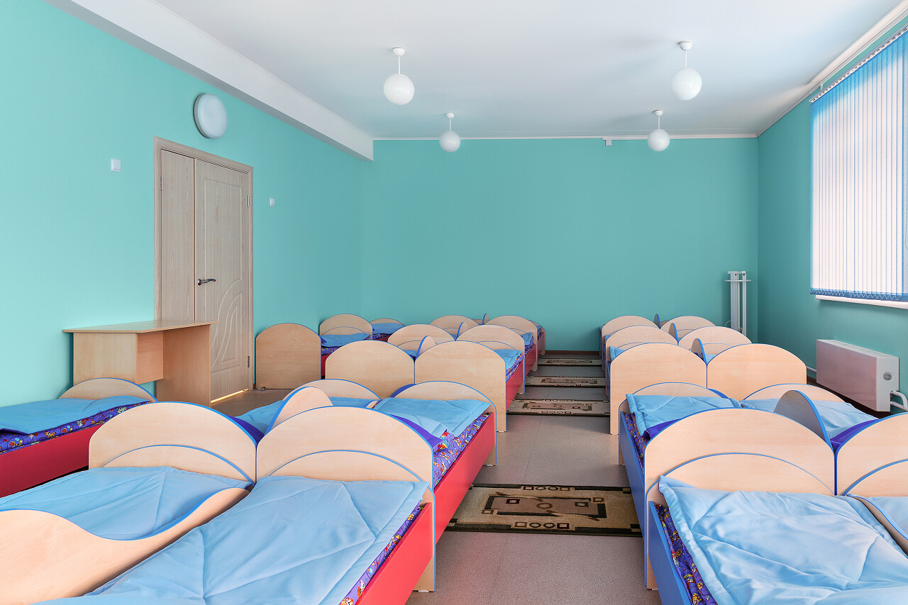 在幼儿园的儿童床