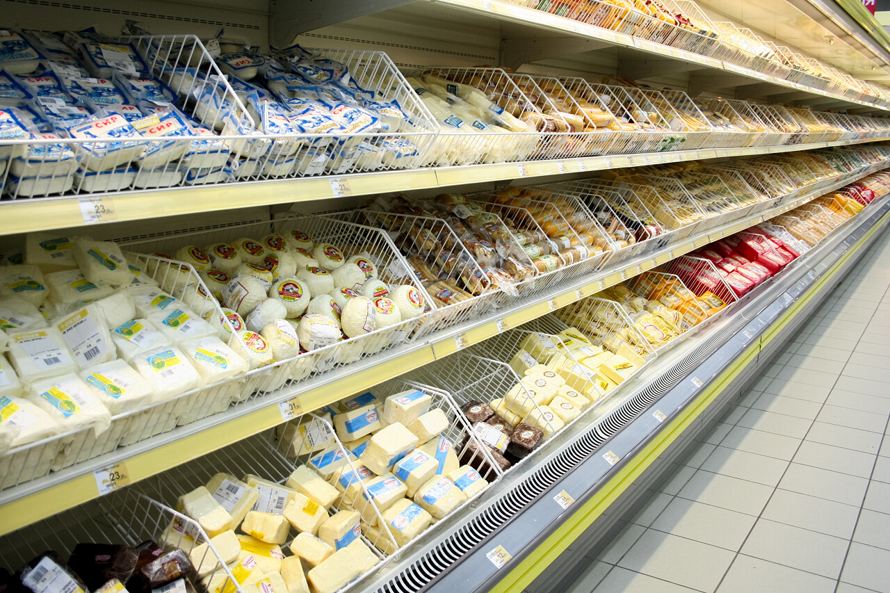 在超市货架黄油产品