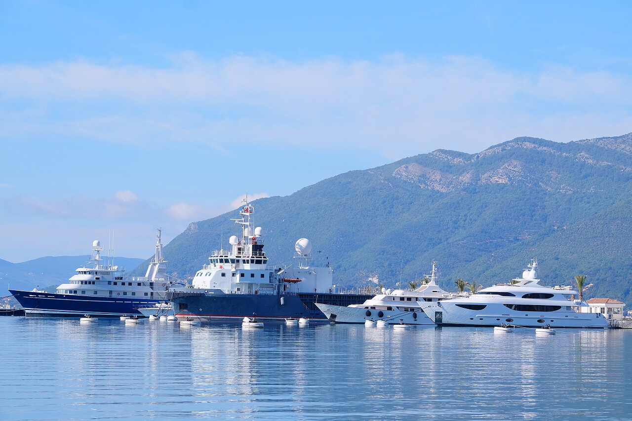 乘客的机动船的形象