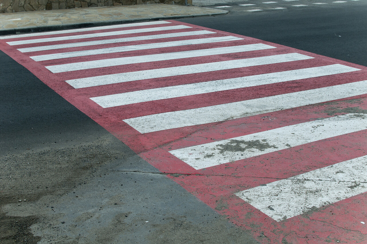 欧洲风格的斑马线人行道