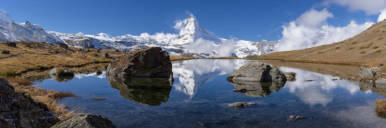 瑞士马特宏峰反射的全景图