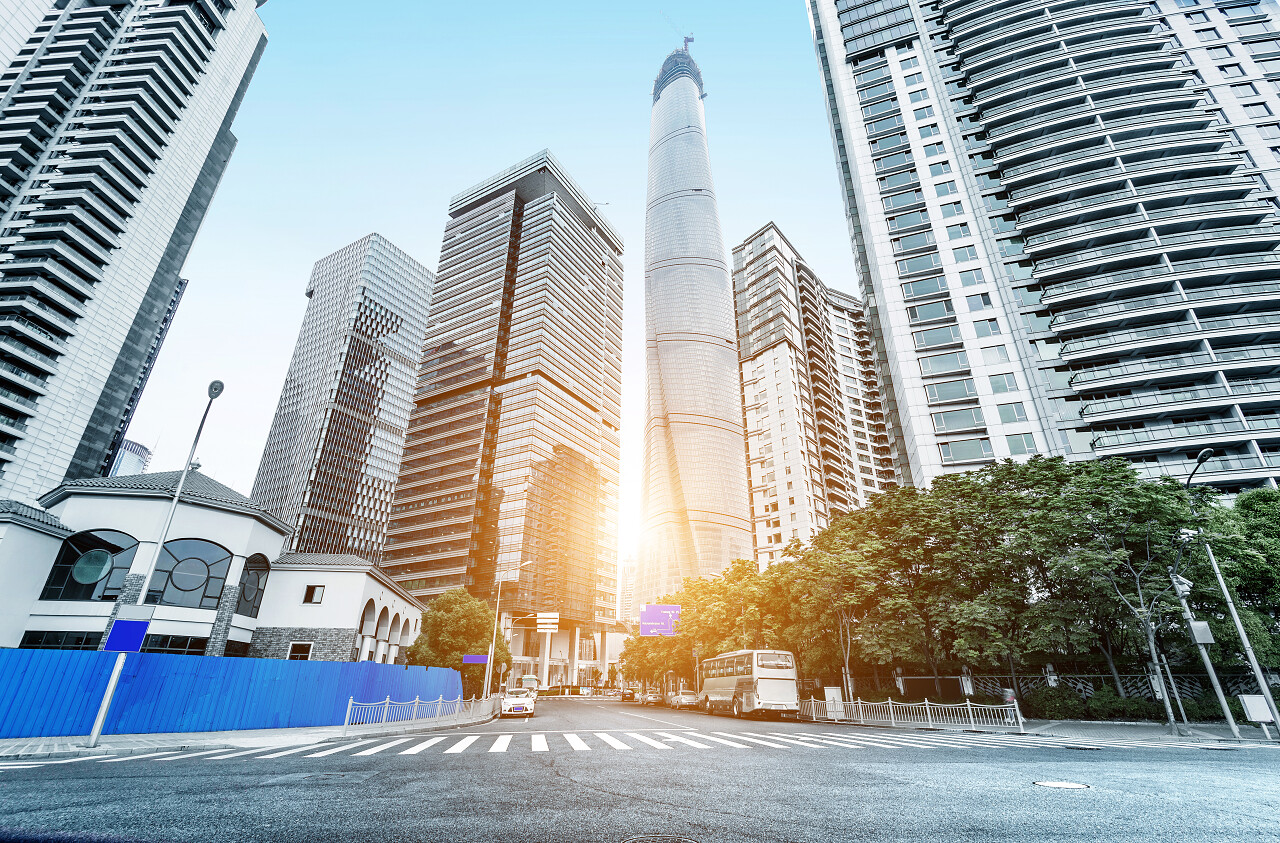 上海的城市里高楼林立