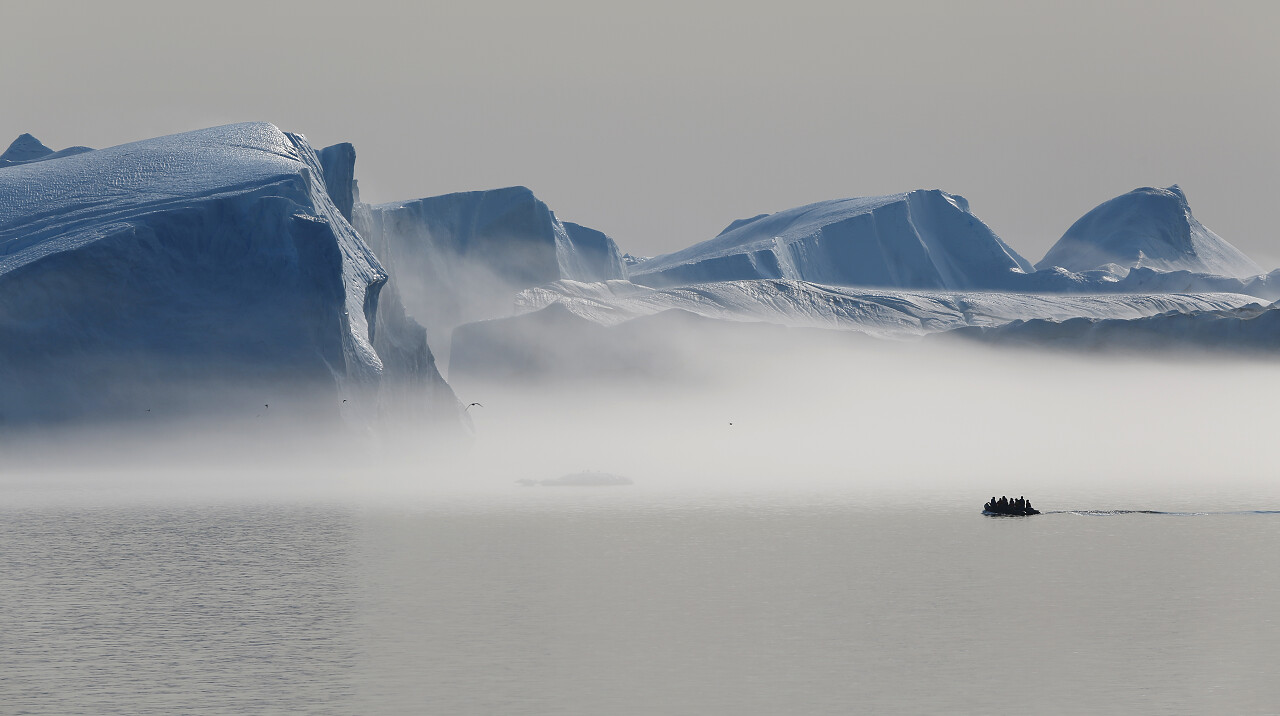 融化的冰山和大海