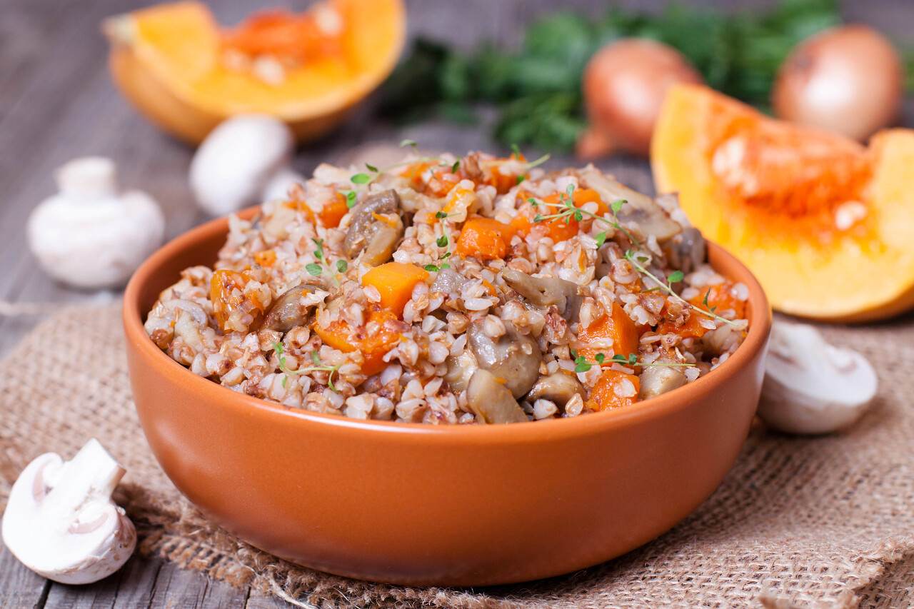 一大碗蔬菜荞麦粥