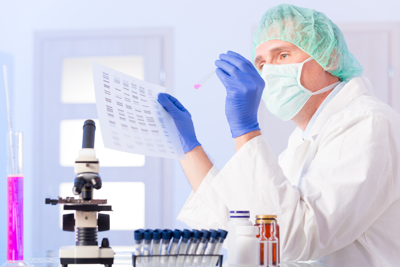 实验室里科学家研究分析特写镜头