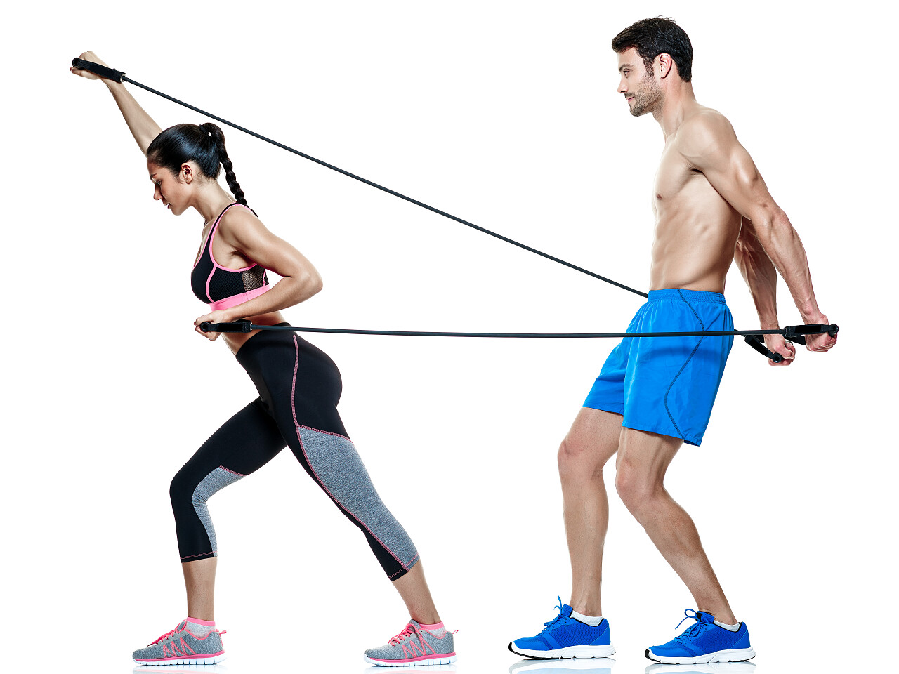 白色背景上一对夫妇一起运动健身锻炼