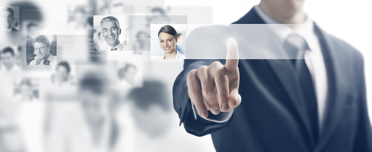 触摸屏界面和背景上推的按钮