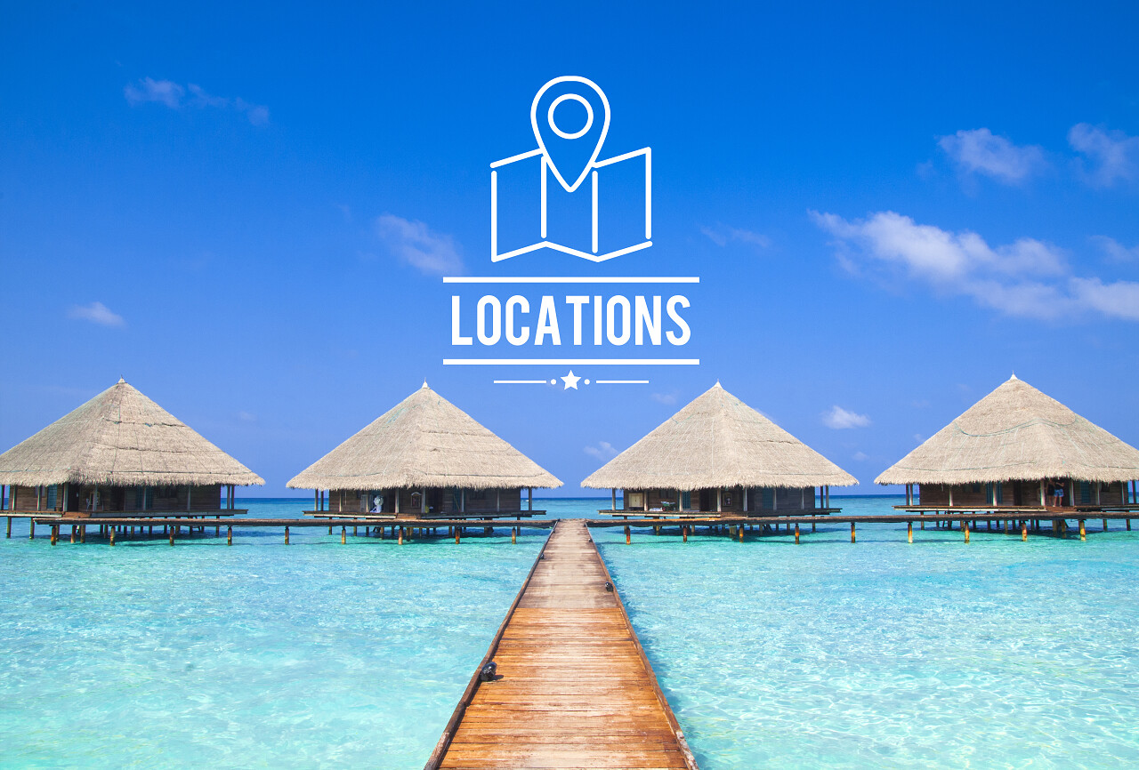 定位停靠在清澈的马尔代夫上