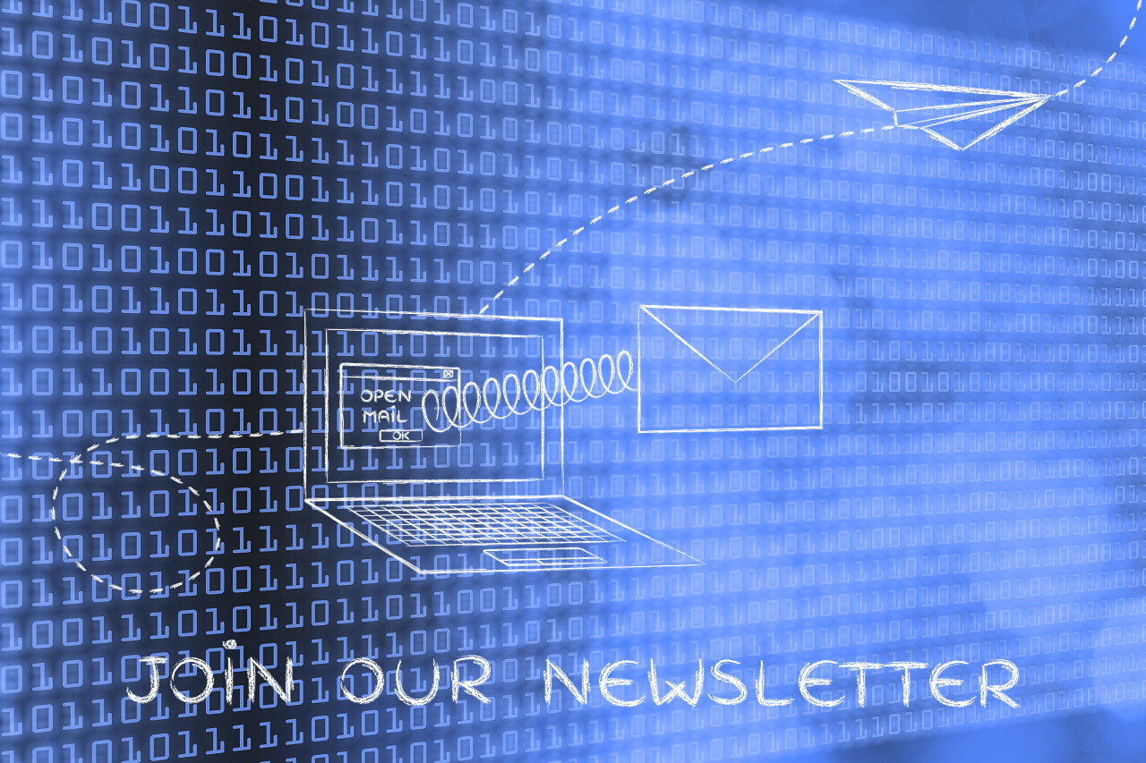 走出电脑屏幕的电子邮件信封