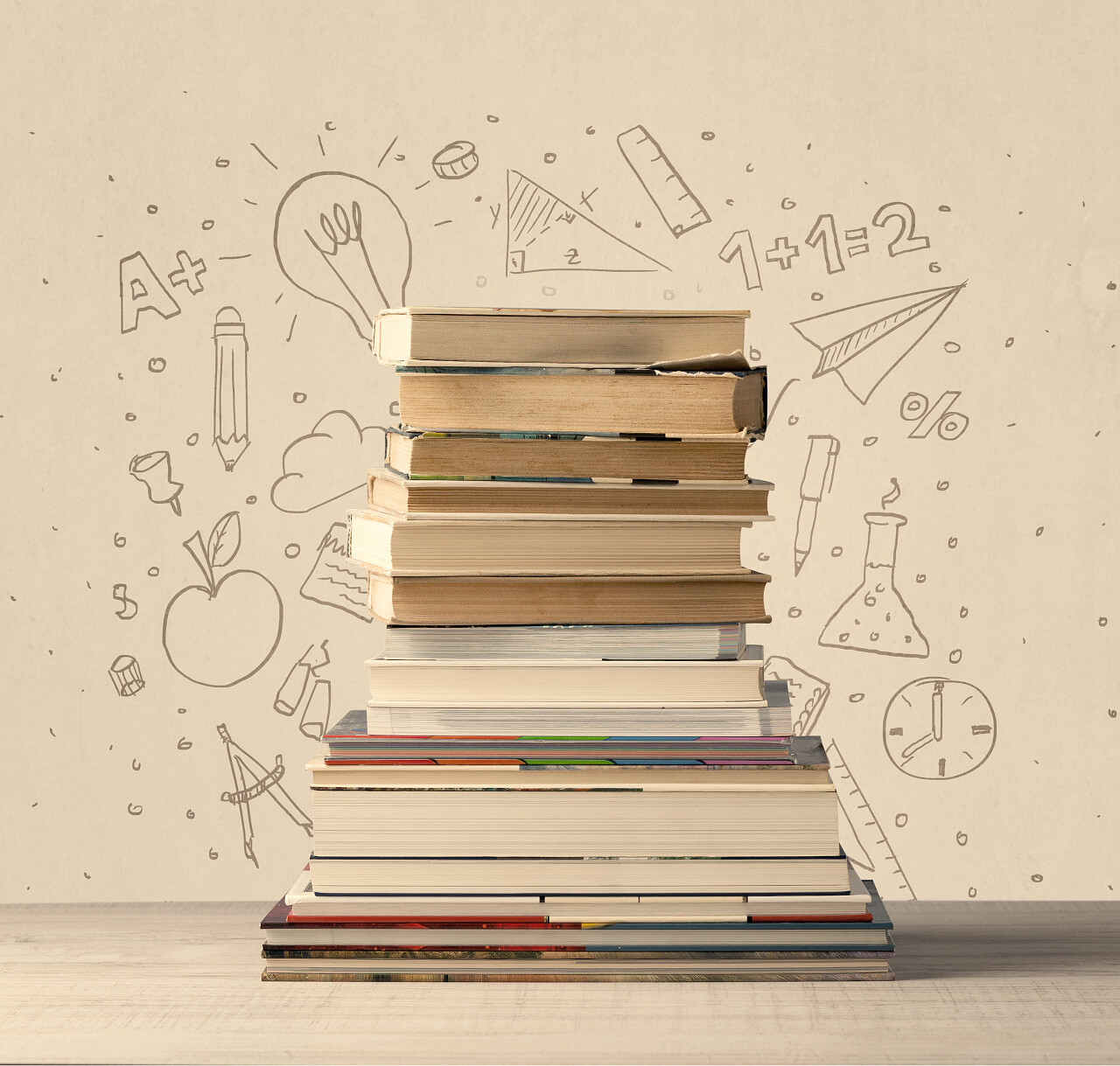 一堆书与学校手绘涂鸦草图和符号