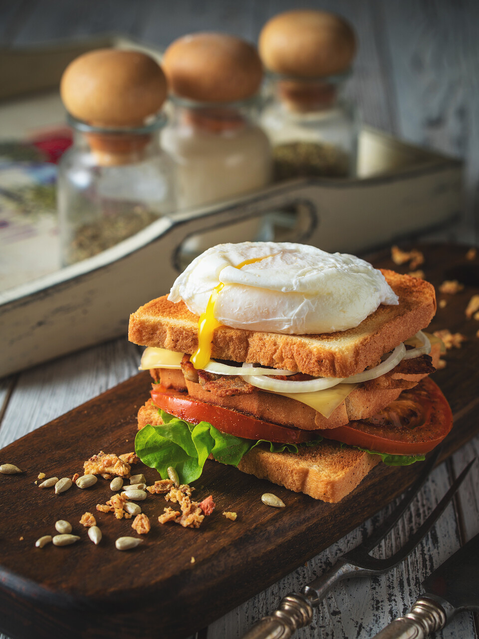 木制老式背景上健康有机的风格早餐