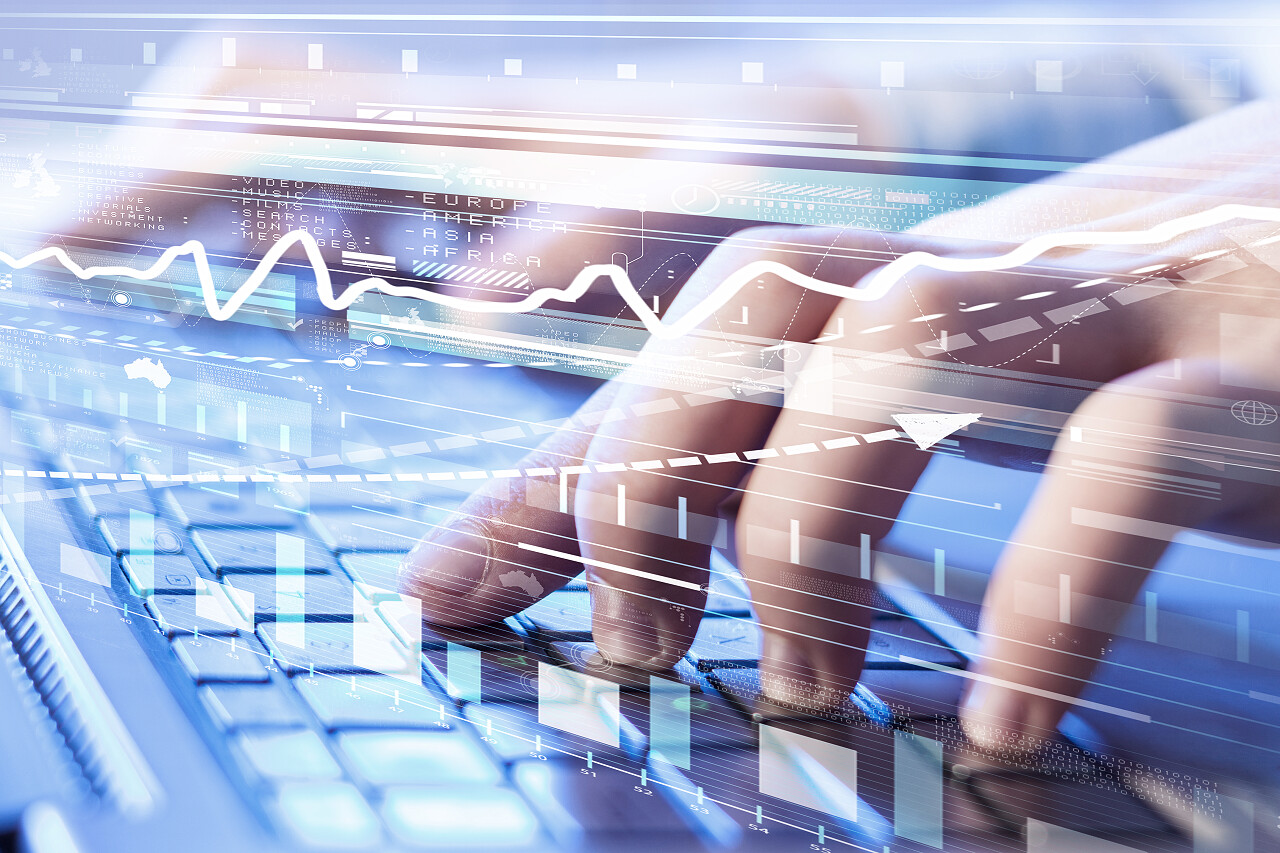 屏幕上使用白色键盘和3D数字图的手