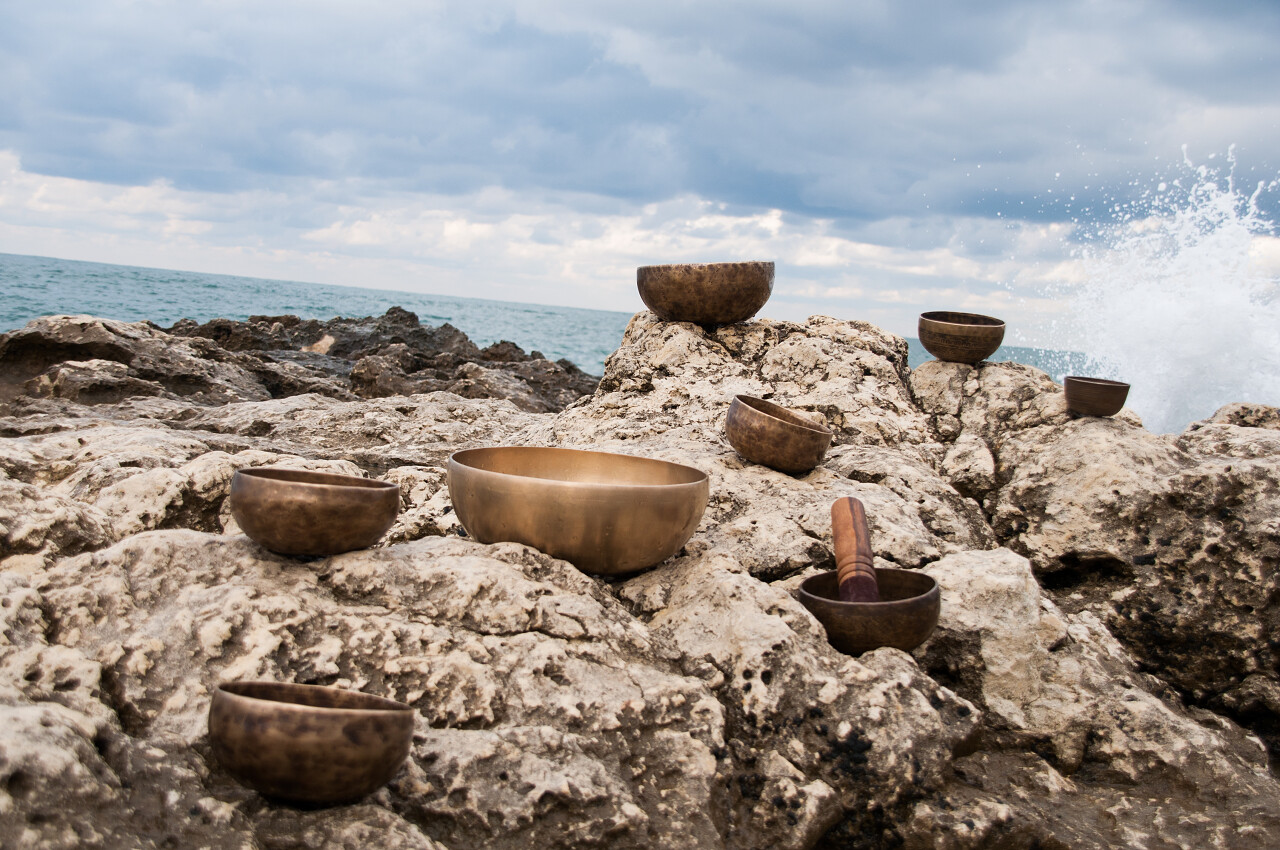 白云下藏族的碗歌唱愈合的精神旅行