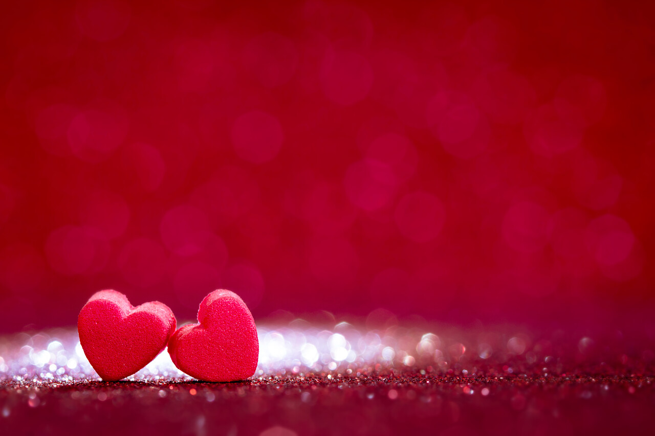 抽象的红光闪烁背景上情人节甜蜜和浪漫的红色心形状日记情人节