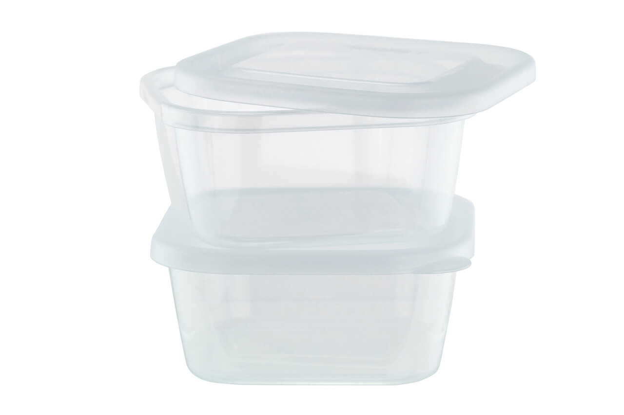 白色背景上的透明塑料食品盒