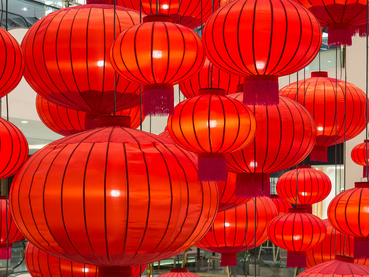 中国新年庆祝活动的中国红纸灯笼装饰特写