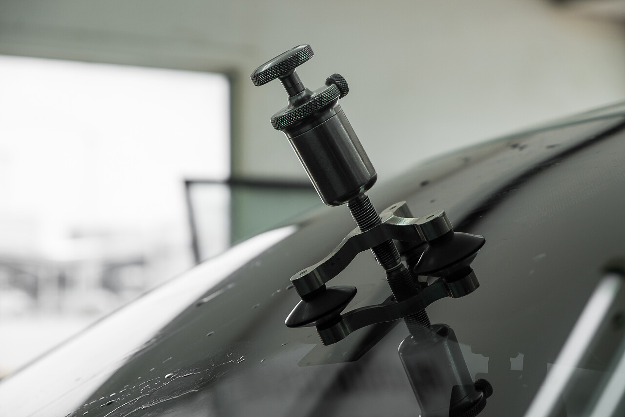 修复破损的挡风玻璃的固定设备