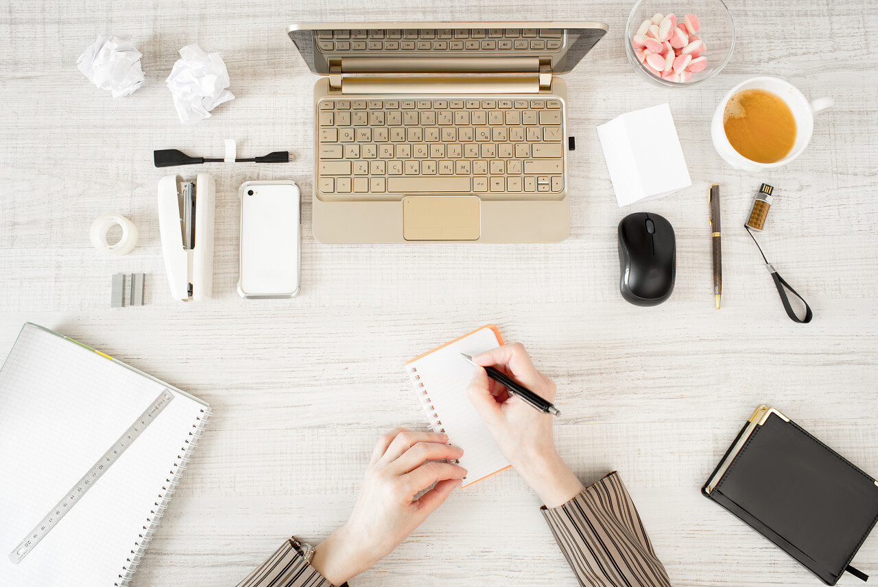 正在工作的女人