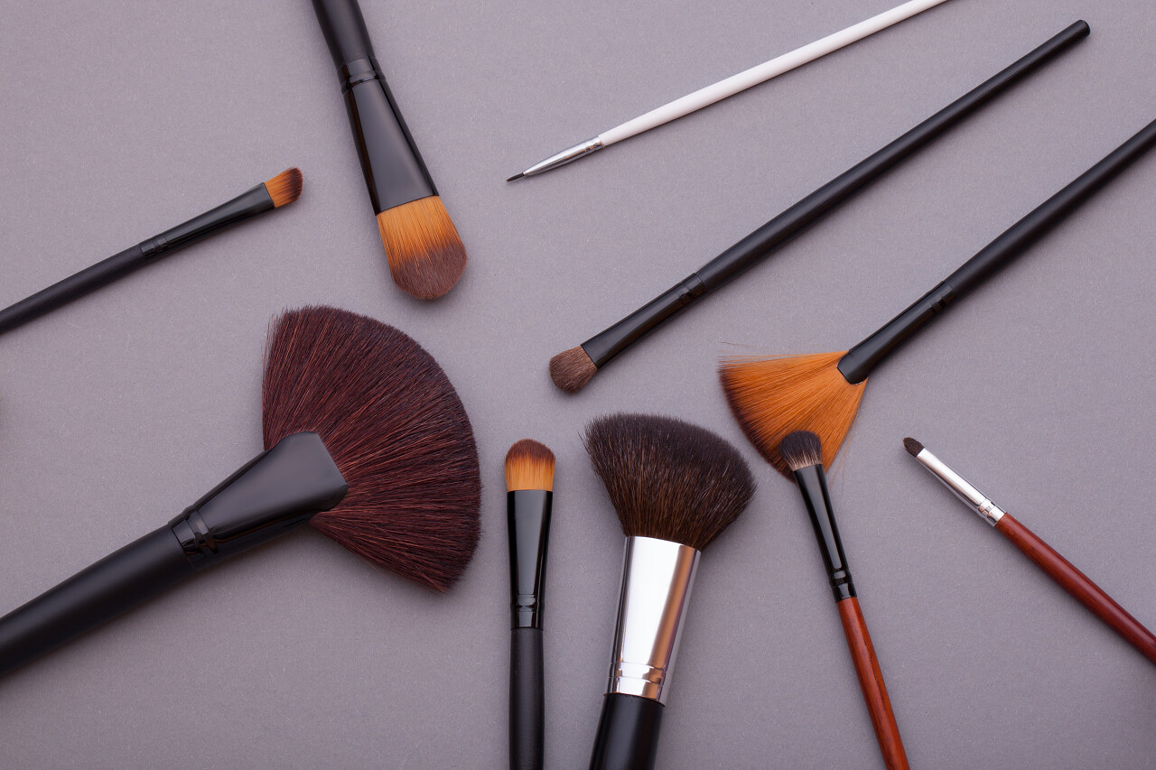 一堆化妆刷