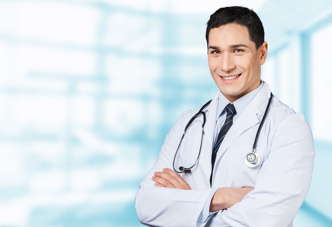 英俊医生的照片
