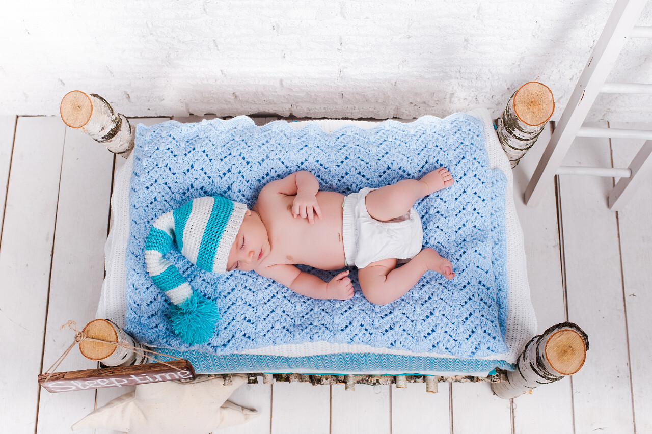 刚出生的婴儿在睡觉世界睡眠日